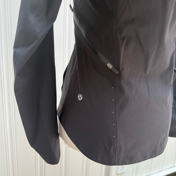 Women's Black lululemon windbreaker Hooded Jacket - Picture 4 of 6